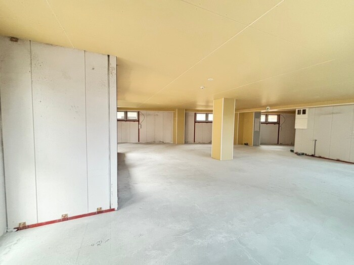 三丁目ビルの居室