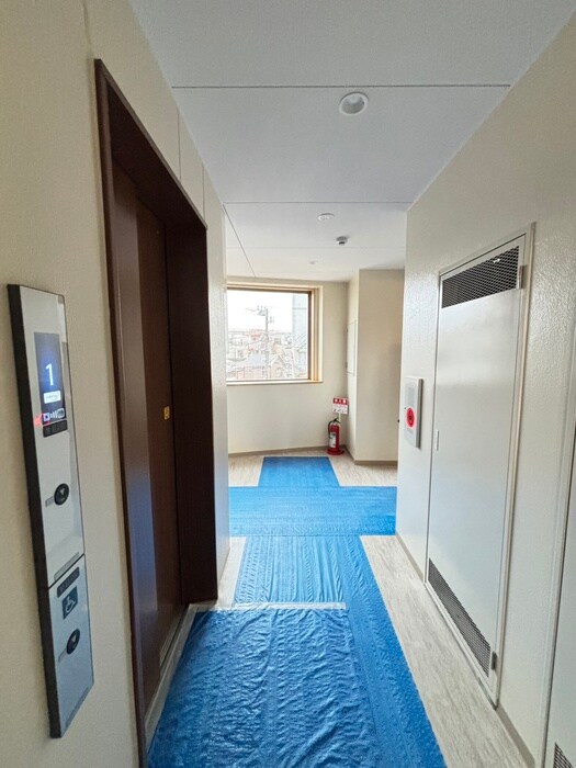 三丁目ビルの居室