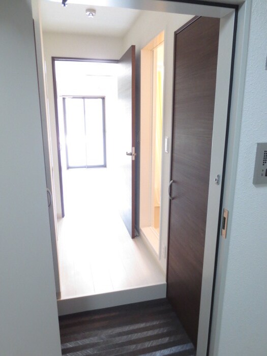 物件内観写真12　(玄関)