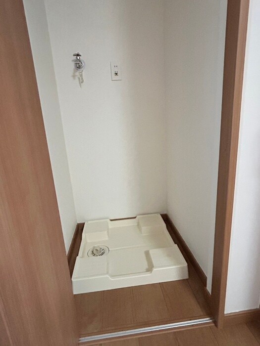 物件内観写真18　(洗濯機置場)