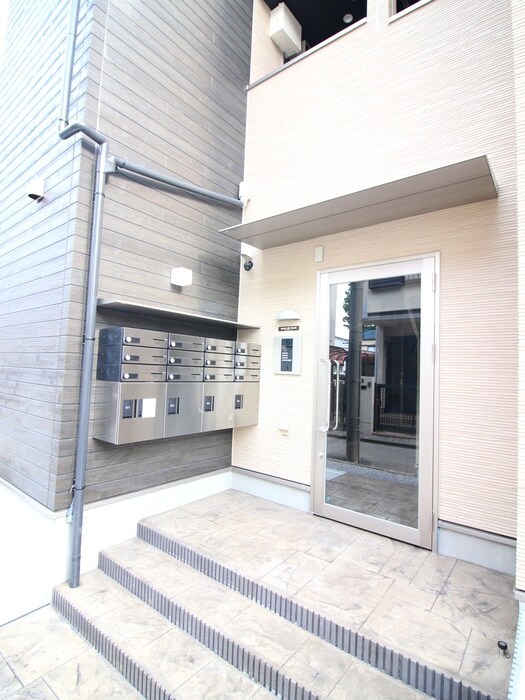物件外観写真4　(エントランス部分)