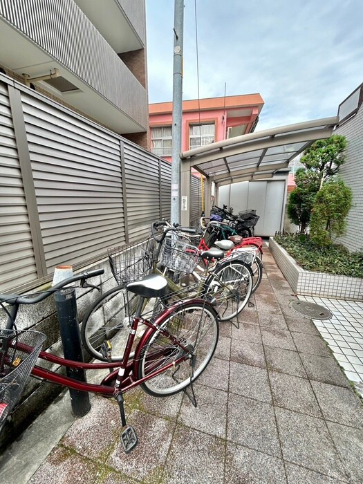 物件外観写真4　(駐輪場)