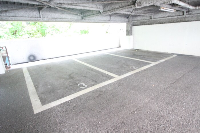 物件外観写真4　(駐車場)