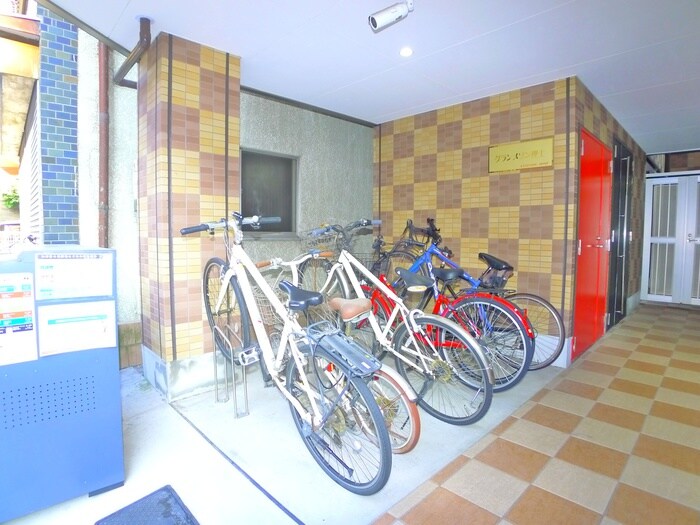 物件外観写真5　(駐輪場)