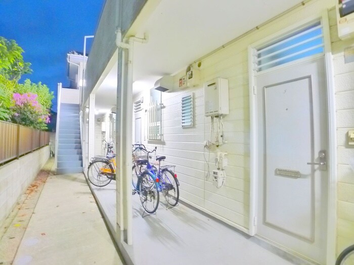 物件外観写真3　(エントランス部分)