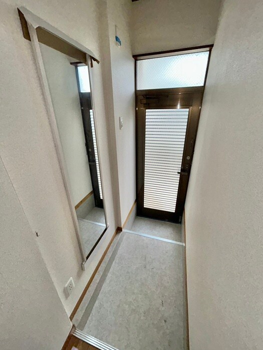 物件内観写真16　(玄関)