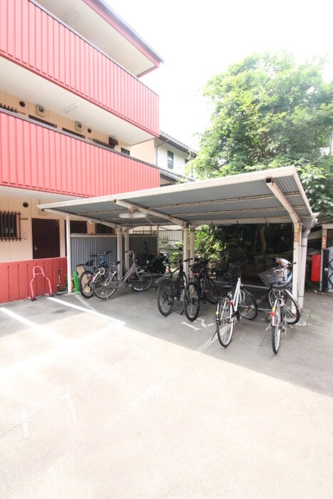 物件外観写真4　(駐輪場)