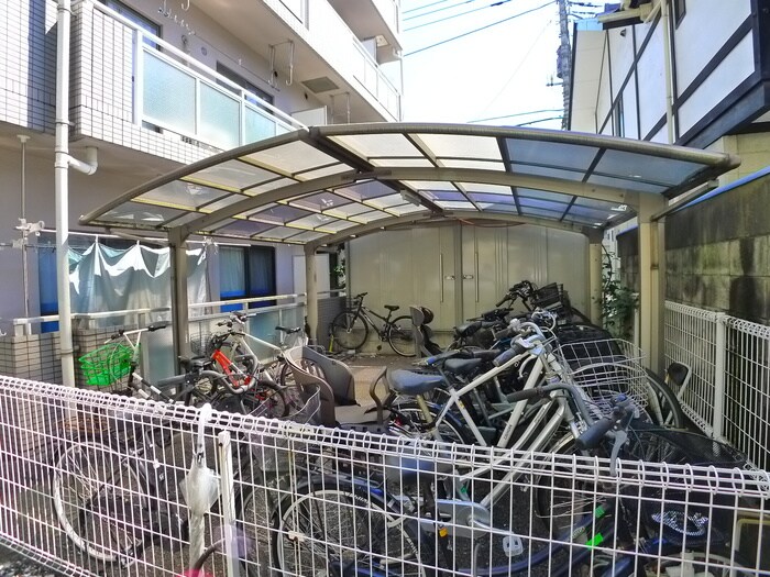 物件外観写真4　(駐輪場)