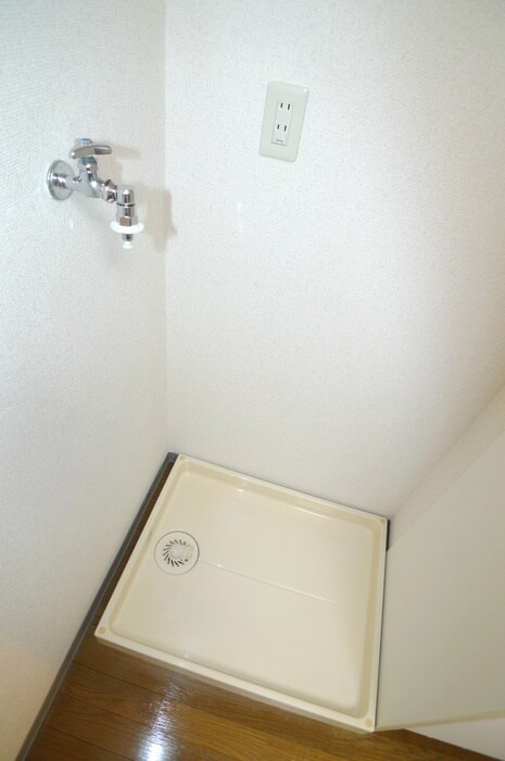 物件内観写真13　(洗濯機置場)