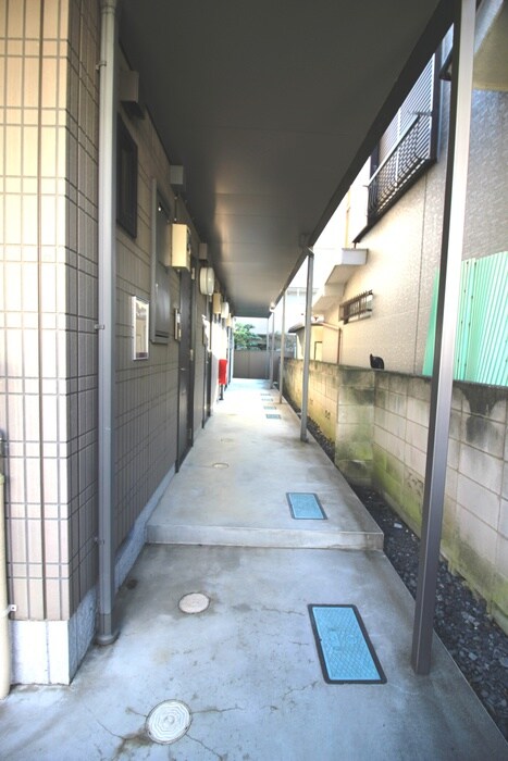 物件外観写真4　(エントランス部分)