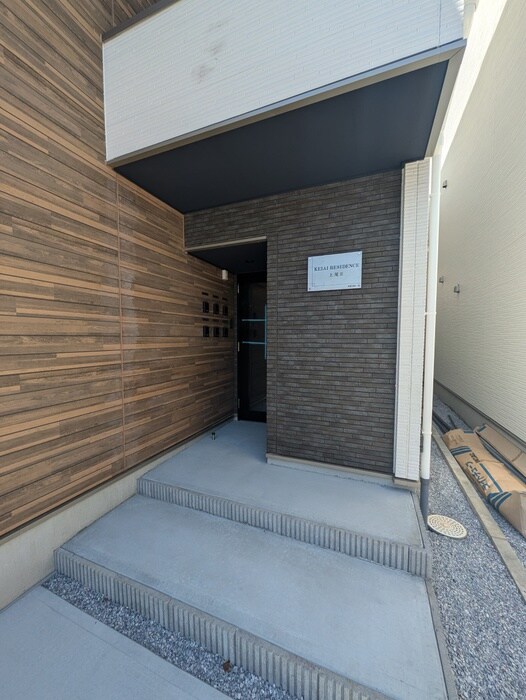 物件外観写真3　(エントランス部分)