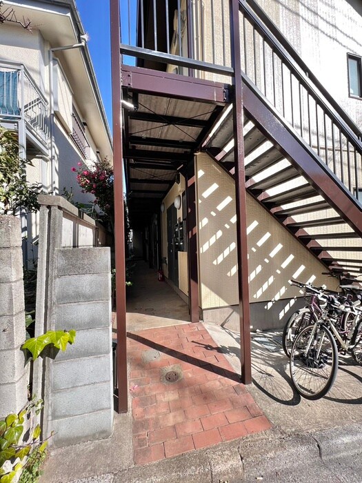 物件外観写真4　(エントランス部分)