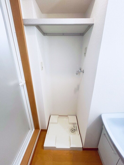 物件内観写真12　(洗濯機置場)