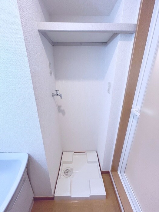 物件内観写真12　(洗濯機置場)