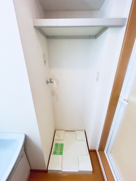 物件内観写真12　(洗濯機置場)