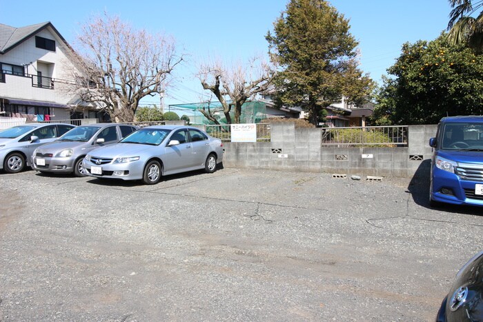 物件外観写真6　(駐車場)