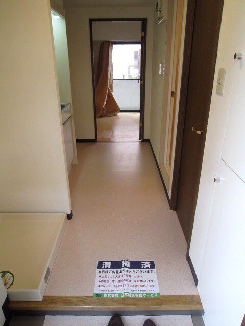 物件内観写真7　(玄関)