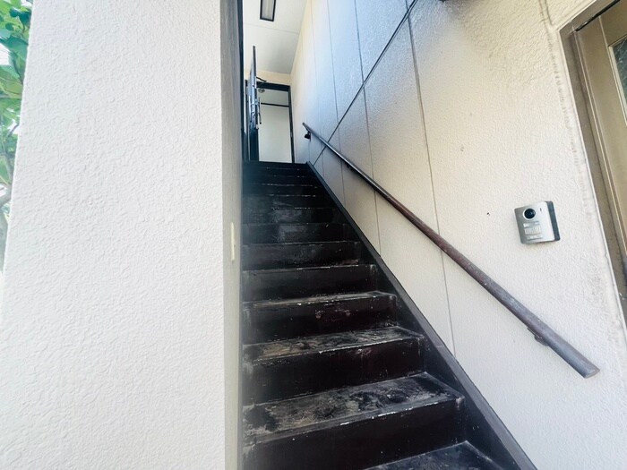 物件外観写真3　(エントランス部分)