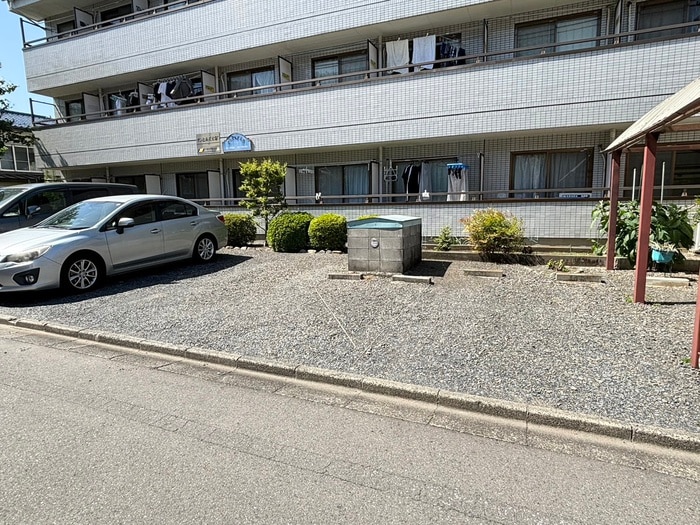 物件外観写真4　(駐車場)