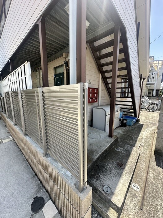 物件外観写真3　(エントランス部分)