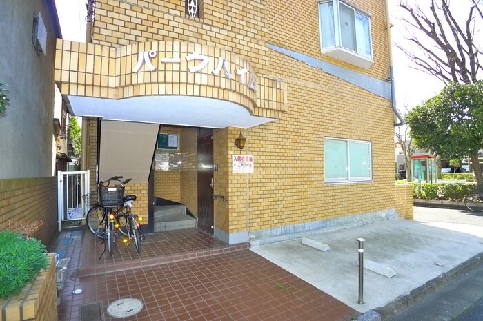 物件外観写真3　(エントランス部分)