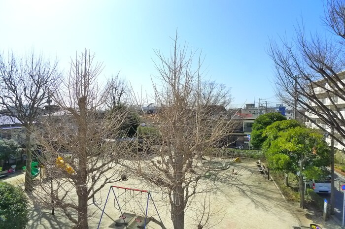 物件内観写真22　(室内からの展望)