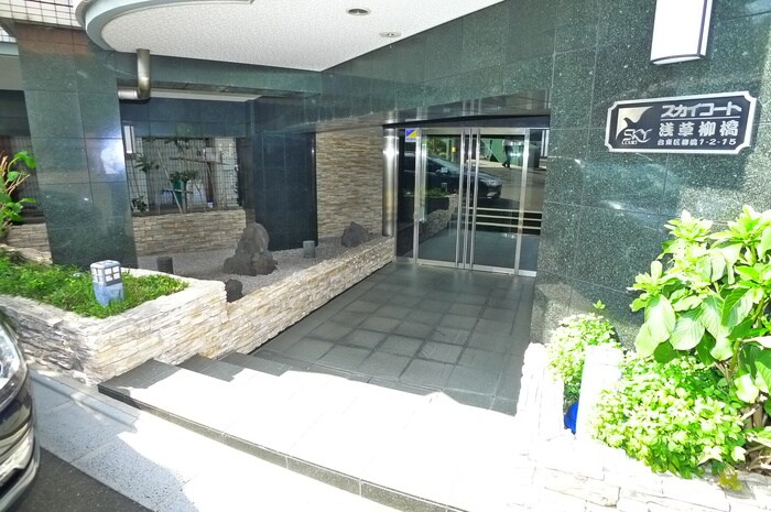 物件外観写真3　(エントランス部分)