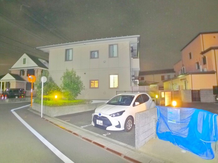 物件外観写真6　(駐車場)