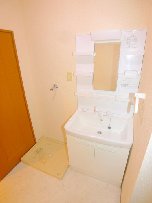 物件内観写真17　(洗濯機置場)