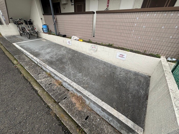 物件外観写真3　(駐車場)