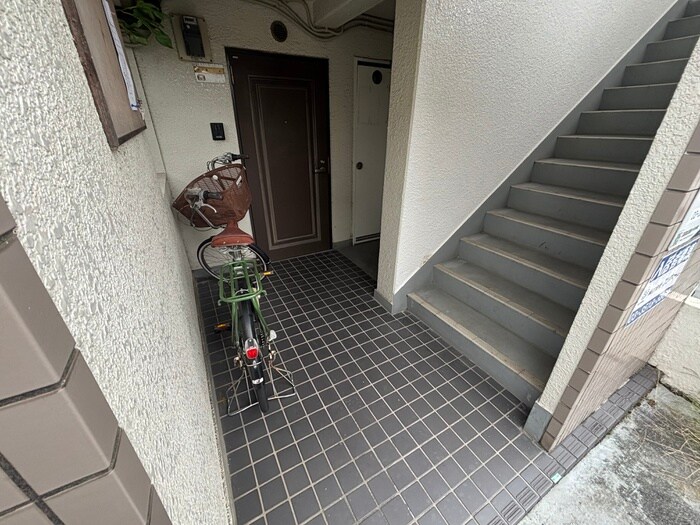 物件外観写真5　(エントランス部分)