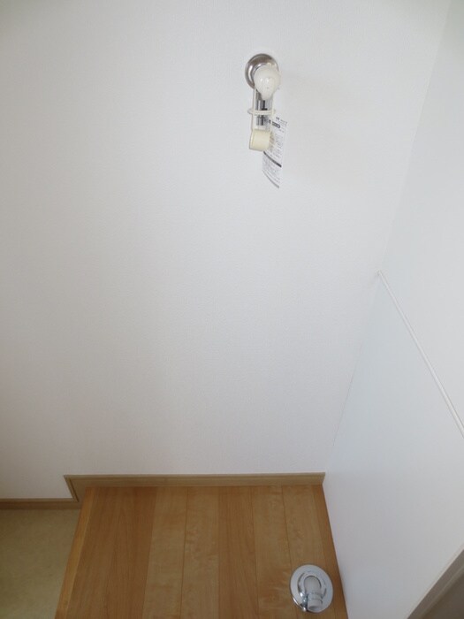 物件内観写真12　(洗濯機置場)