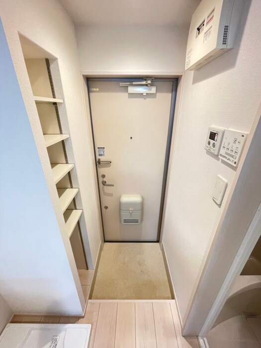 物件内観写真13　(玄関)