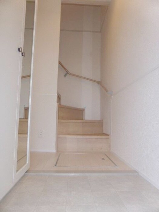 物件内観写真15　(玄関)