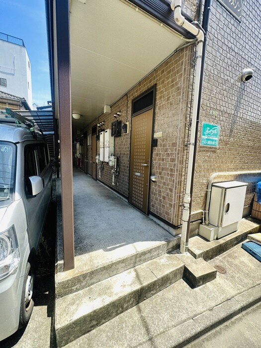 物件外観写真2　(エントランス部分)