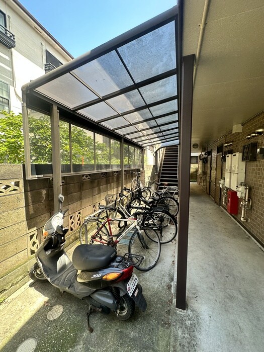 物件外観写真3　(駐輪場)