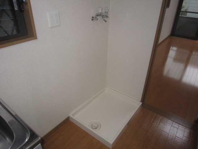 物件内観写真12　(洗濯機置場)