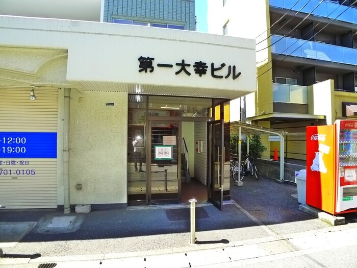 物件外観写真2　(エントランス部分)