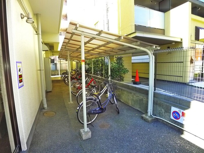 物件外観写真3　(駐輪場)