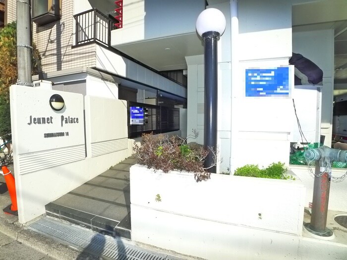 物件外観写真2　(エントランス部分)