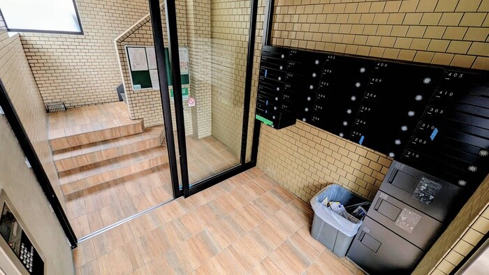 物件外観写真3　(エントランス部分)