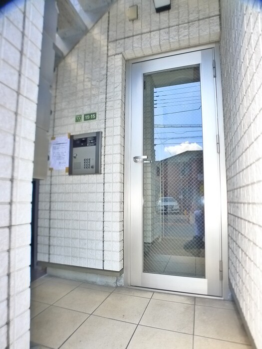 物件外観写真3　(エントランス部分)