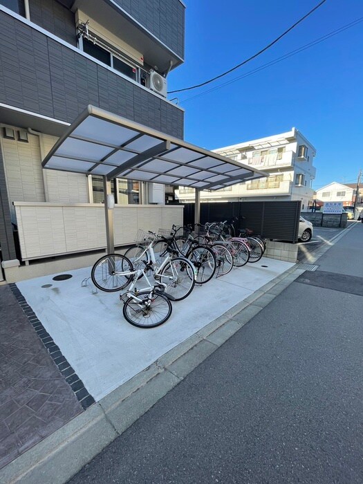 物件外観写真3　(駐輪場)
