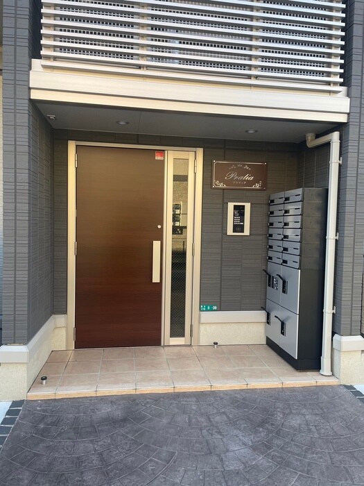 物件外観写真4　(エントランス部分)