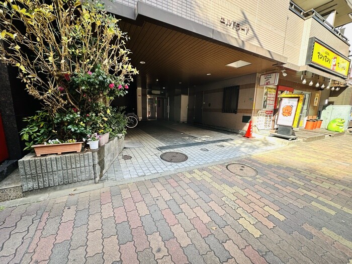 物件外観写真5　(エントランス部分)