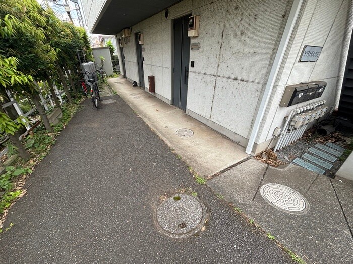 物件外観写真4　(エントランス部分)