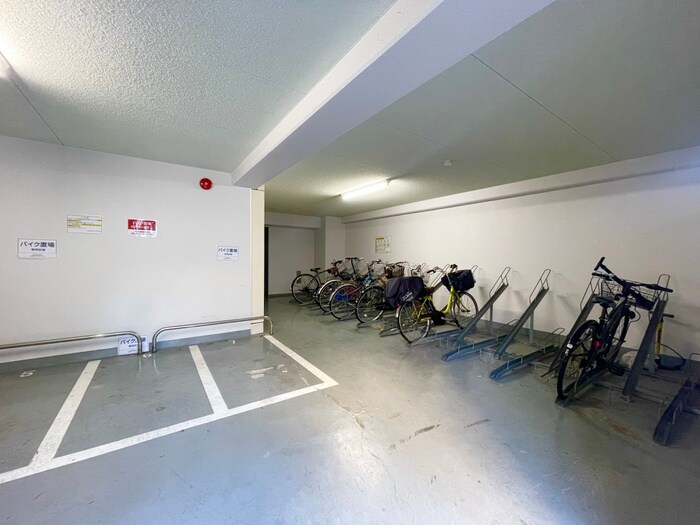物件外観写真5　(駐輪場)