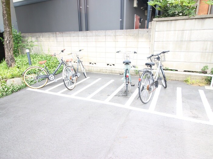 物件外観写真6　(駐輪場)