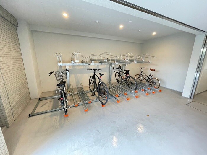 物件外観写真4　(駐輪場)