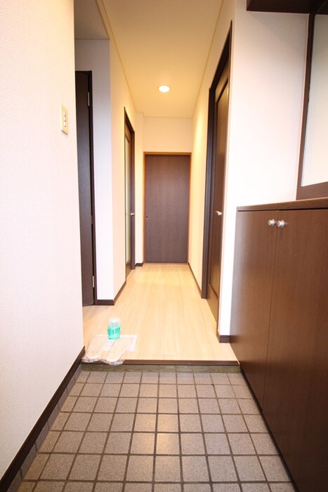 物件内観写真16　(玄関)